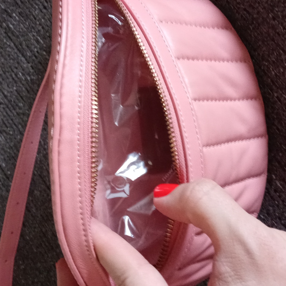 ๐๏ธ ๐HTF Coach๐ - Quilted Chain Belt Bag - Picture 7 of 15